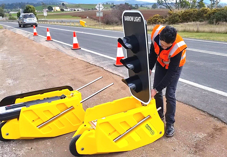 TranEx Traffic Control and Road Safety unfolding barrow light