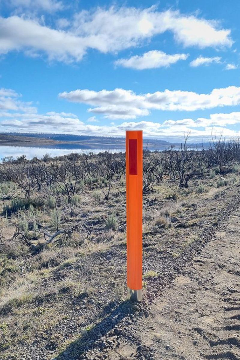 Guide posts for snow