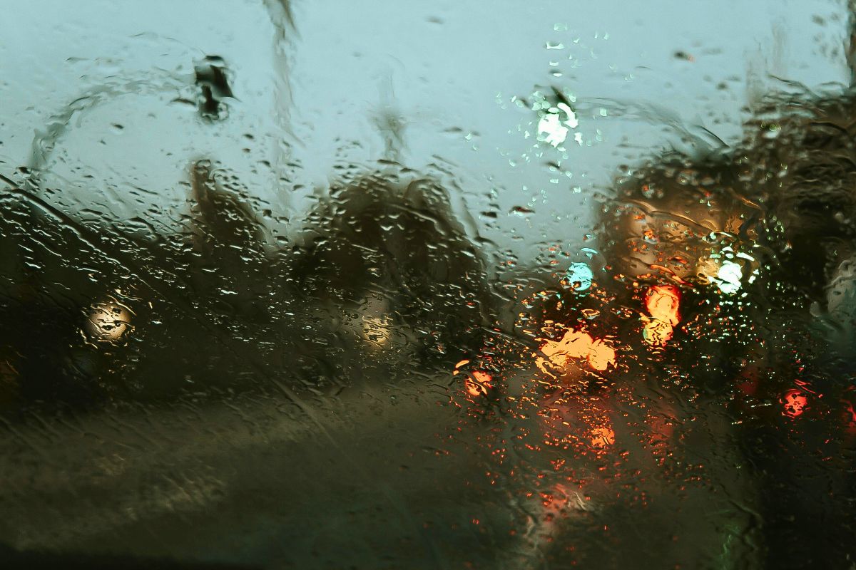 Traffic management in rainy conditions
